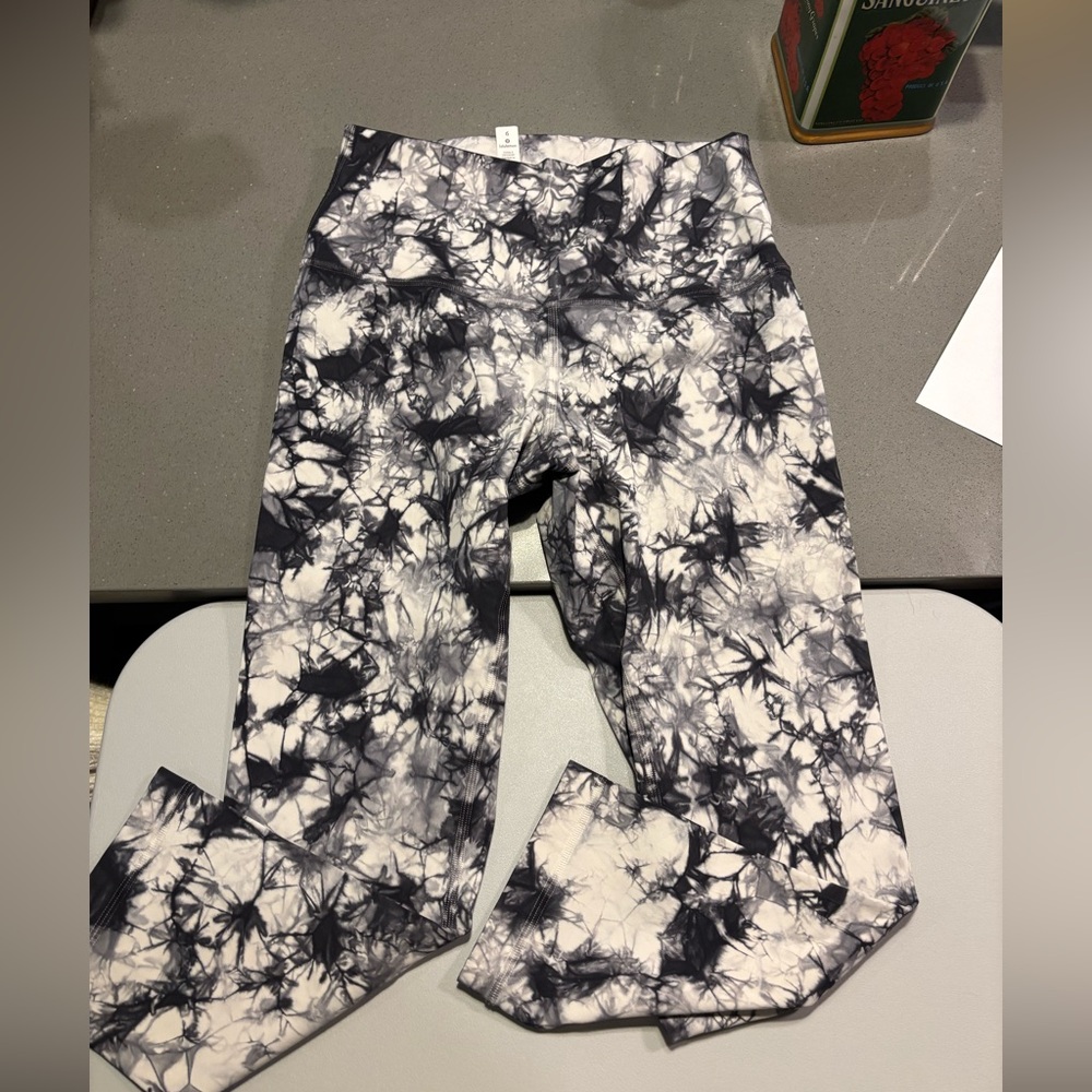 Lululemon WunderUnders 3/4 length leggings